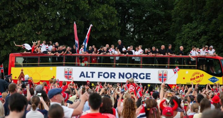 Cerca de 90,000 Aficionados Brindan Histórico Recibimiento a Selección de Noruega
