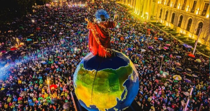 Fe y tradición llenan de color el Centro Histórico durante la celebración del Divino Salvador del Mundo